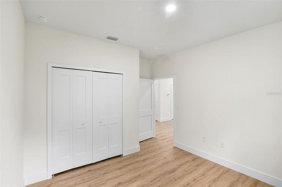 Spacious, unfurnished interior of a new home in , Orlando (Image 34).