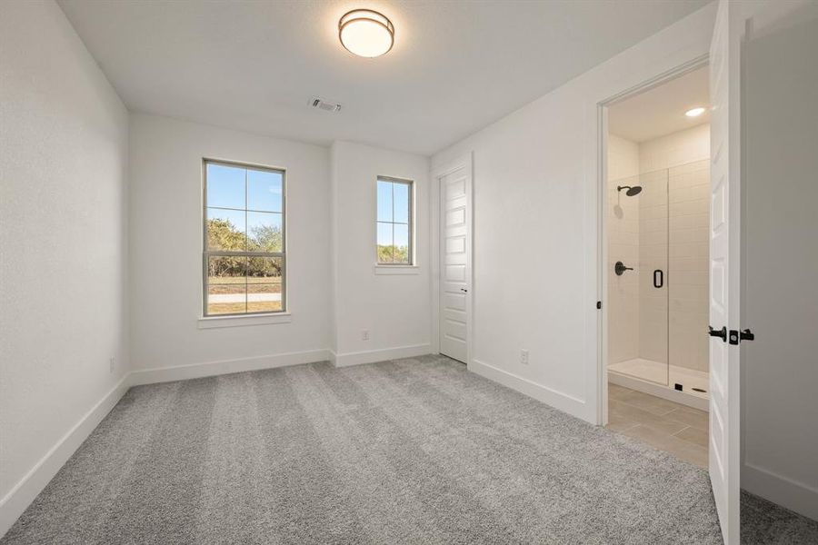 Spacious, unfurnished interior of a new home in Rolling Creek Ranch, Aledo (Image 32).