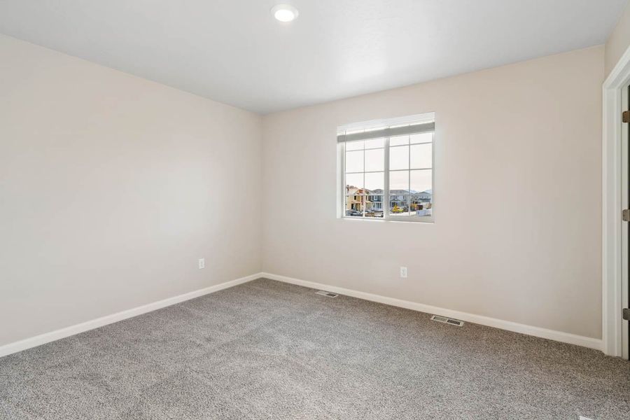 Spacious, unfurnished interior of a new home in Sky Ranch, Watkins (Image 21). Spacious, unfurnished interior of a new home in Sky Ranch, Watkins (Image 21).