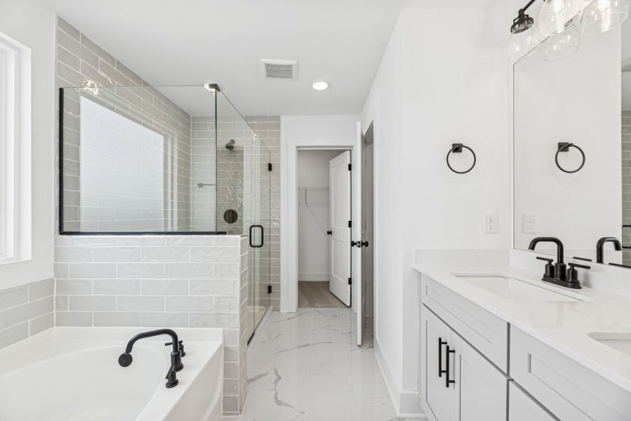 Owner's Bathroom Owner's Bathroom