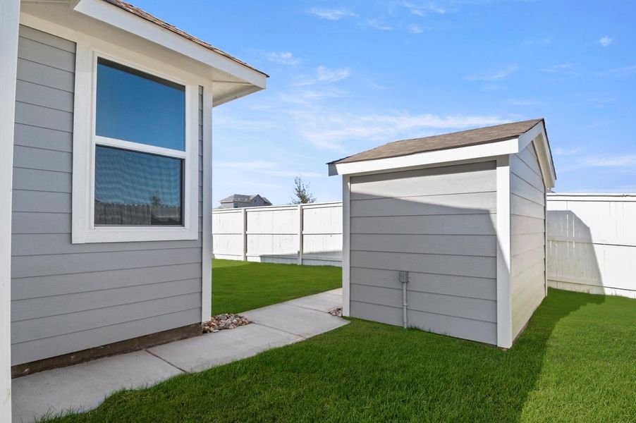 Exterior details and patio area of a home in Harvest Ridge, Elgin (Image 3).