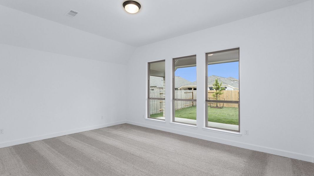 Spacious, unfurnished interior of a new home in Evergreen, Conroe (Image 21).