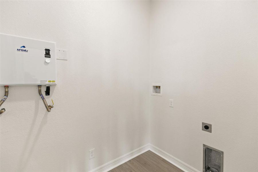 Spacious, unfurnished interior of a new home in , Freeport (Image 14).