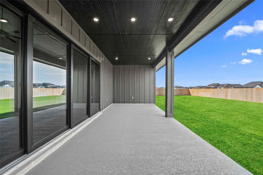 Exterior details and patio area of a home in King Oaks, Salado (Image 4).