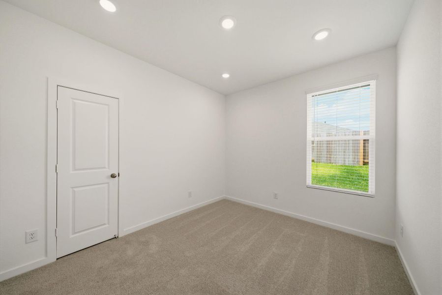 Spacious, unfurnished interior of a new home in Binford Creek, Waller (Image 12).