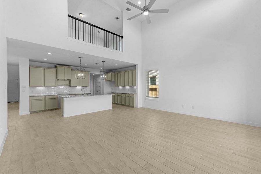 Spacious, unfurnished interior of a new home in Huntington Place, Rosharon (Image 24).