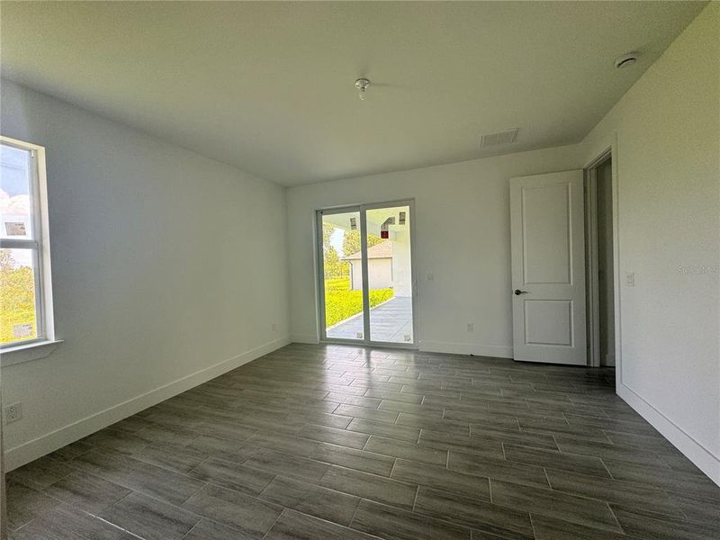 Spacious, unfurnished interior of a new home in , Port Charlotte (Image 32).