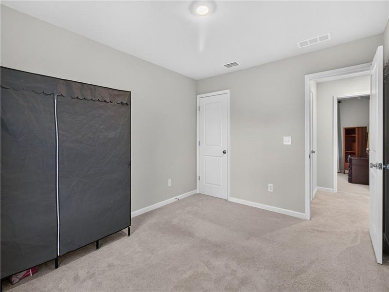 Spacious, unfurnished interior of a new home in , Gainesville (Image 40).