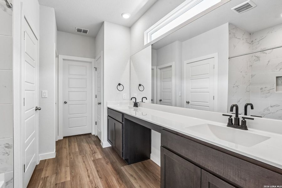 Furnished interior view inside a new home in Highland Ridge, New Braunfels (Image 4).