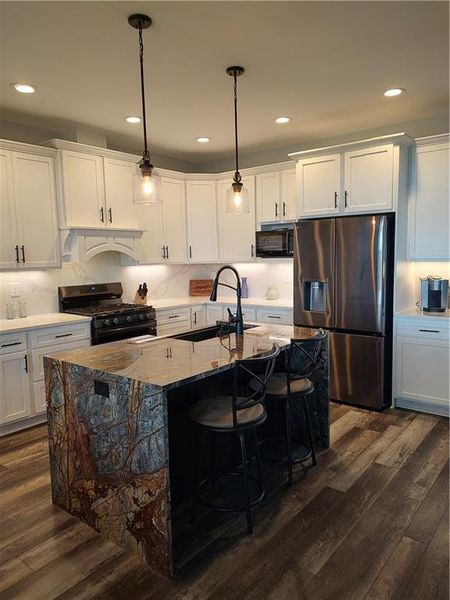 Furnished interior view inside a new home in , Dallas (Image 9).