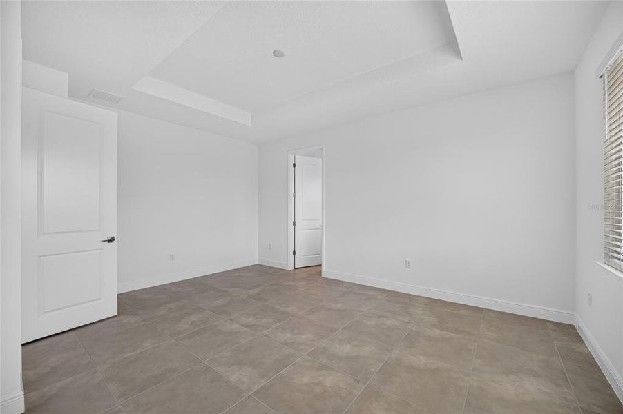 Spacious, unfurnished interior of a new home in , Ocala (Image 21).