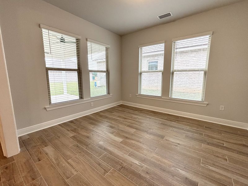 Spacious, unfurnished interior of a new home in Bird Song at Hammock Bay, Freeport (Image 12).