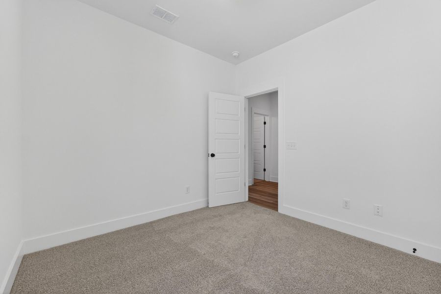 Spacious, unfurnished interior of a new home in , Summerville (Image 15).