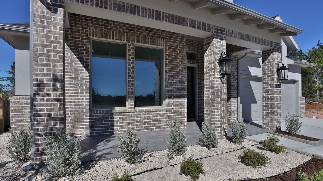 Exterior details and patio area of a home in Colton 55', Montgomery (Image 4).