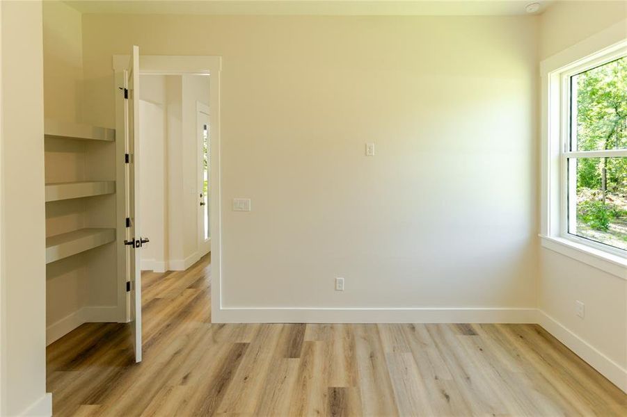 Spacious, unfurnished interior of a new home in , Weeki Wachee (Image 74).