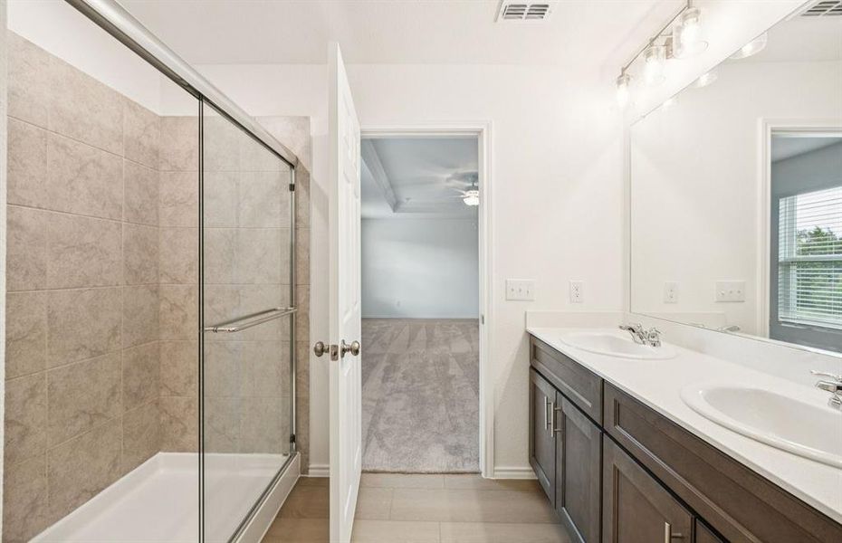 Owner's spacious private bath