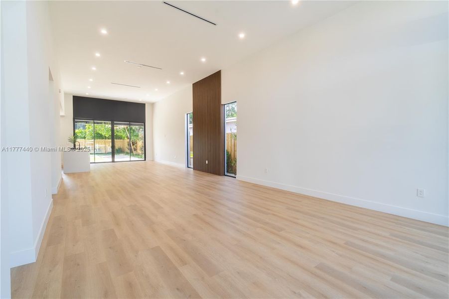Spacious, unfurnished interior of a new home in , Miami (Image 36).