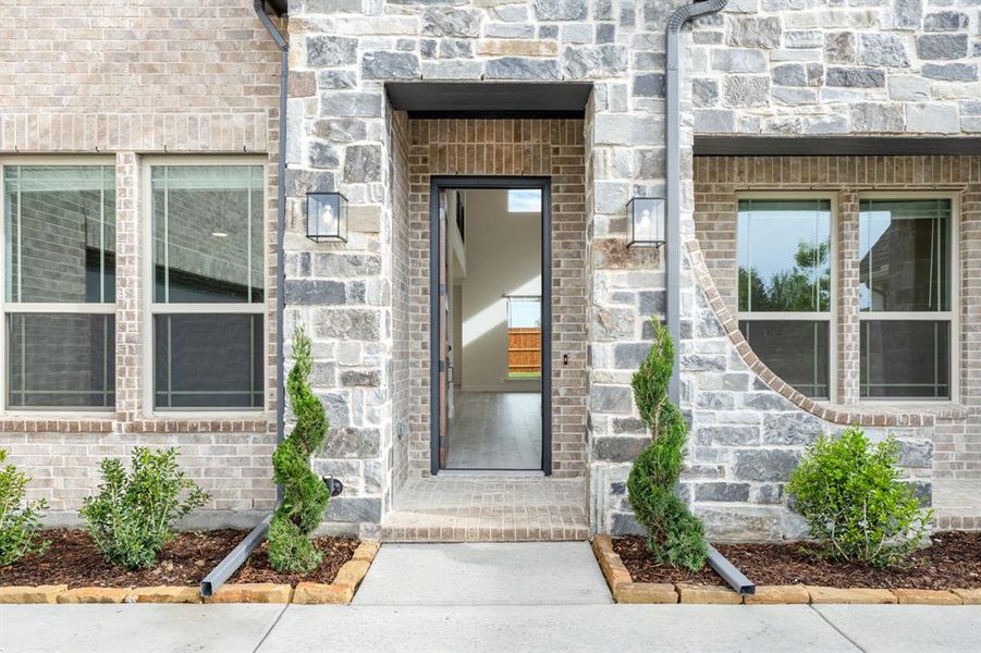 Exterior details and patio area of a home in Glenwood Meadows, Argyle (Image 3).