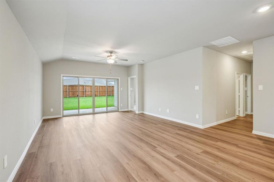 Spacious, unfurnished interior of a new home in Lakehaven - Signature Series, Farmersville (Image 29).