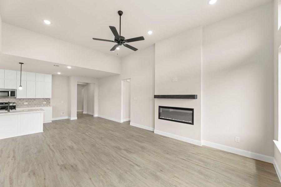 Spacious, unfurnished interior of a new home in Creekside, Royse City (Image 23).