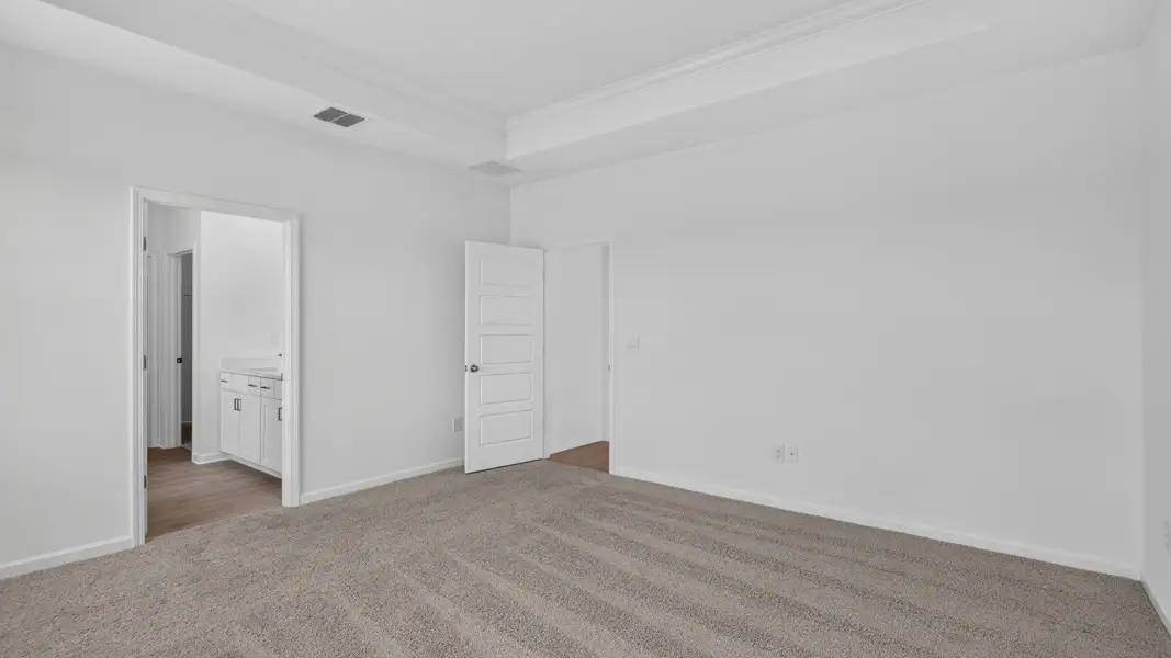 Spacious, unfurnished interior of a new home in Bridle Creek, Jacksonville (Image 22).
