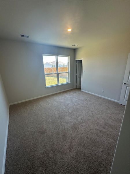 Spacious, unfurnished interior of a new home in Sweetwater Ridge, Conroe (Image 10).