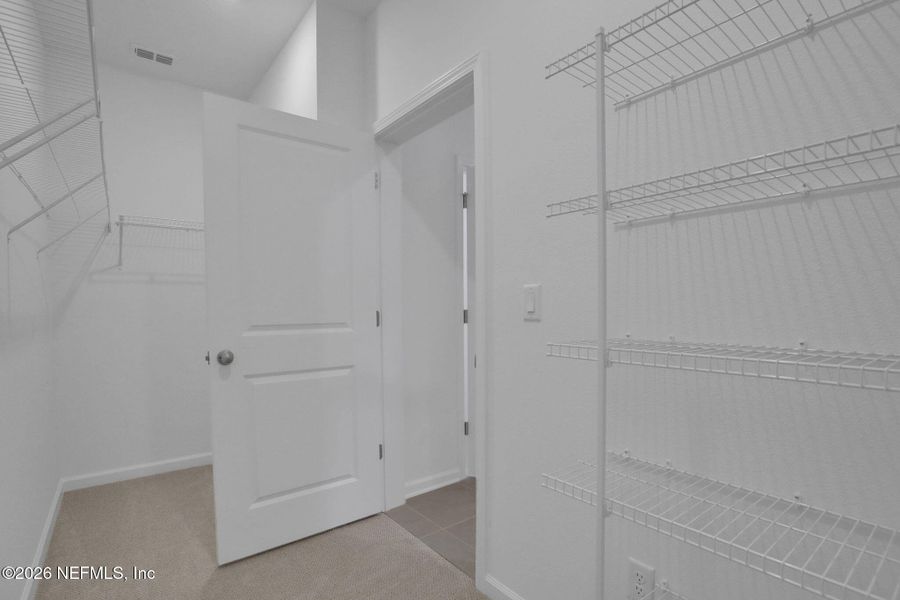 Spacious, unfurnished interior of a new home in Jennings Farm, Middleburg (Image 29).