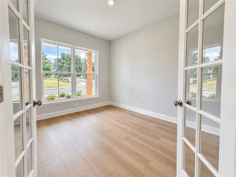 Spacious, unfurnished interior of a new home in Berkeley Mill, Cumming (Image 19).