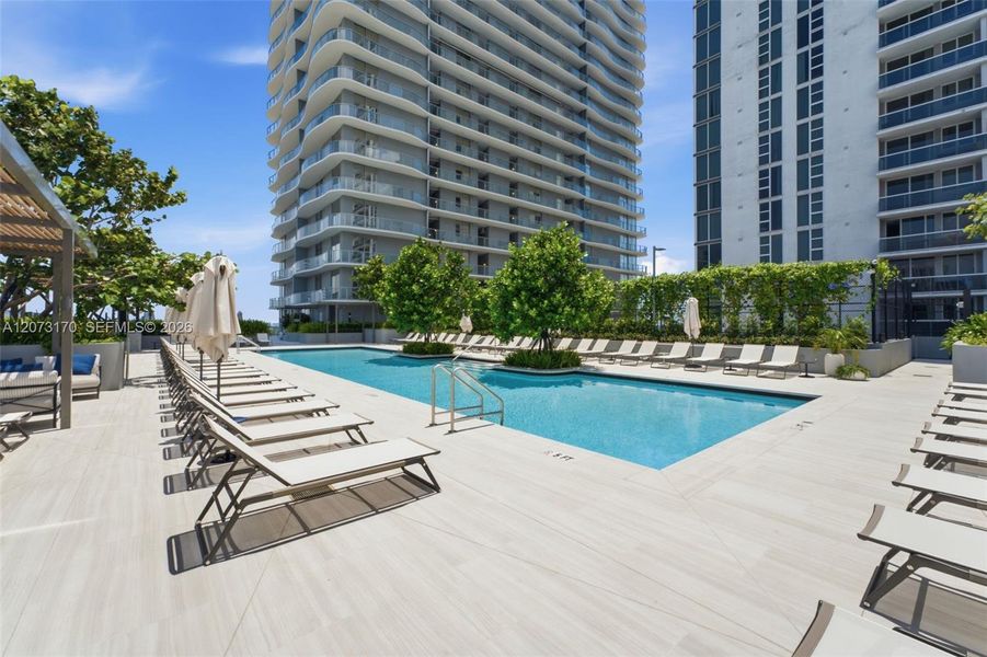 Condo located in Miami, FL showcasing its design and architecture (Image 22).