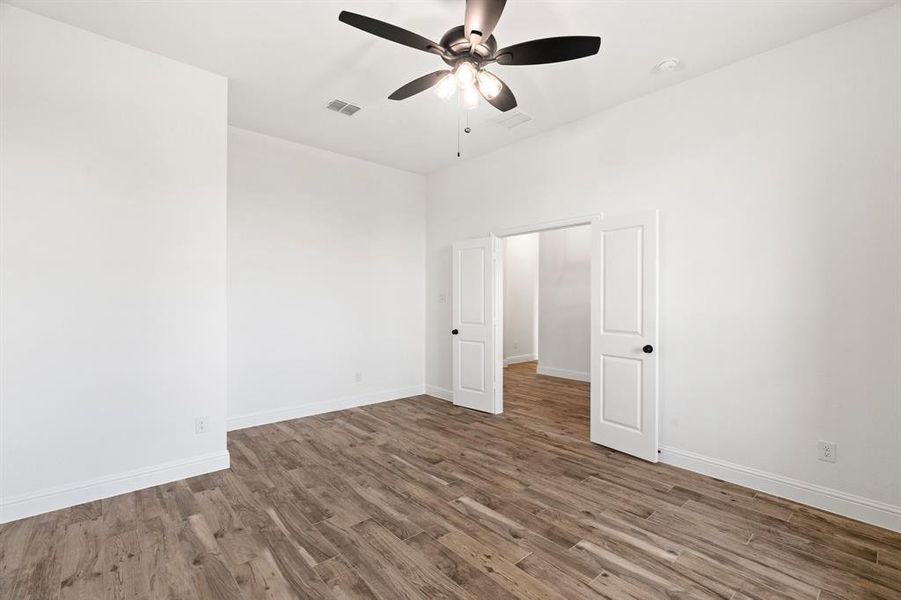 Spacious, unfurnished interior of a new home in , Waxahachie (Image 17).