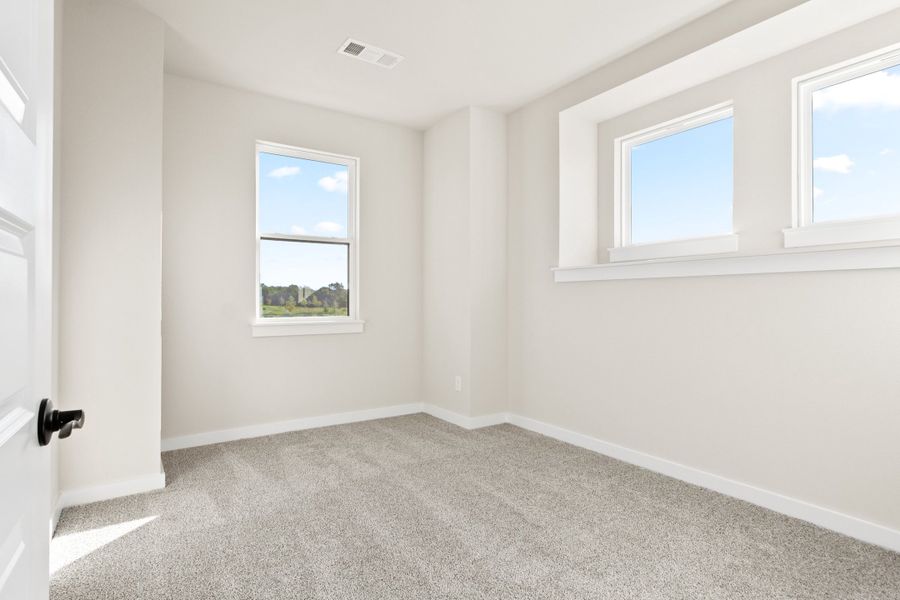 Spacious, unfurnished interior of a new home in Ten Mile Creek, Celina (Image 30).