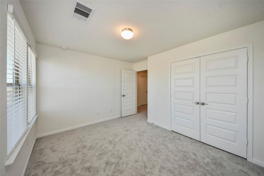 Spacious, unfurnished interior of a new home in Sunterra North, Katy (Image 21).