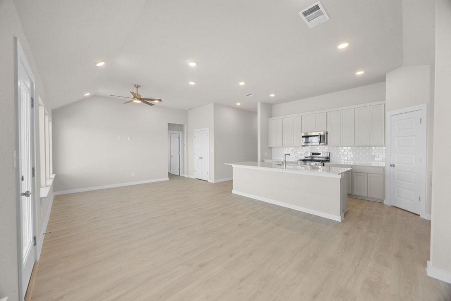 Spacious, unfurnished interior of a new home in Prairie Winds, Hutto (Image 16).