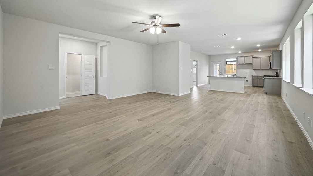 Representative unfurnished interior of a home built from the Republic by D.R. Horton in The Woods at Lindsey Place, Anna (Image 10). Representative unfurnished interior of a home built from the Republic by D.R. Horton in The Woods at Lindsey Place, Anna (Image 10).