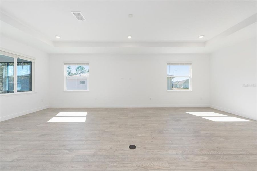 Spacious, unfurnished interior of a new home in , Ocala (Image 15).
