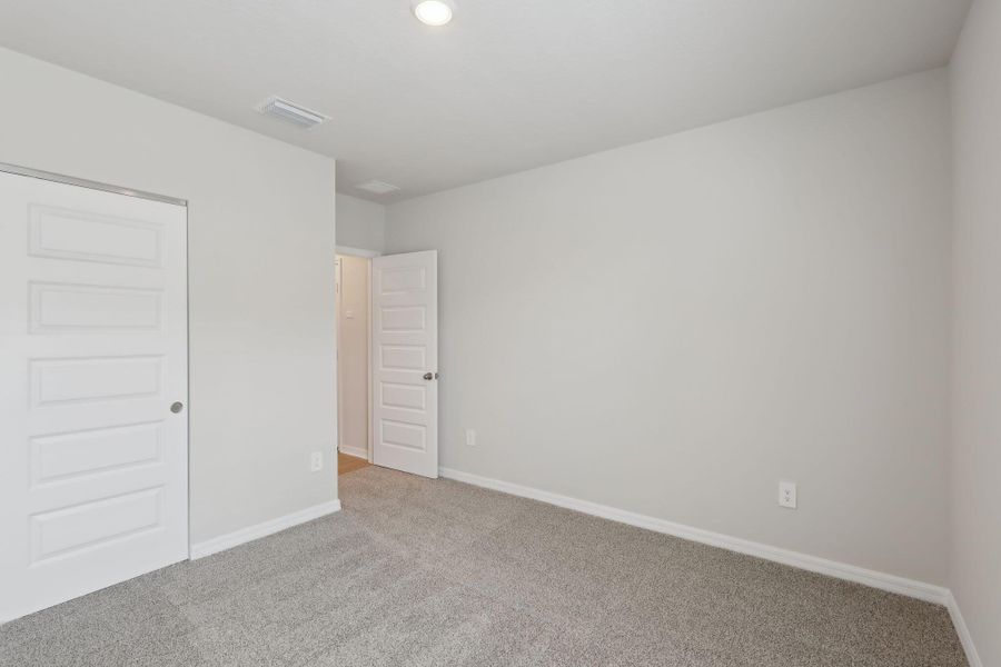 Spacious, unfurnished interior of a new home in Hampton Park - Classic Series, Vero Beach (Image 20).