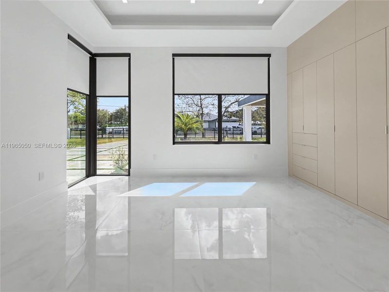 Spacious, unfurnished interior of a new home in , Miami (Image 51).