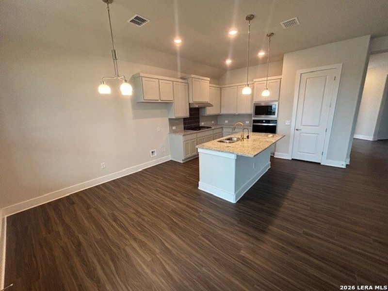 Furnished interior view inside a new home in Cibolo Crossing, Universal City (Image 4).