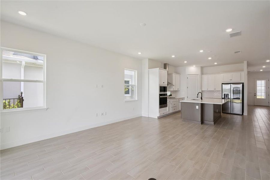 Spacious, unfurnished interior of a new home in Laureate Park, Orlando (Image 33).