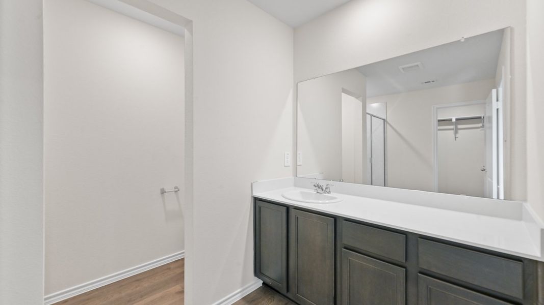 Furnished interior view inside a new home in Blaire Lake, Tyler (Image 11).