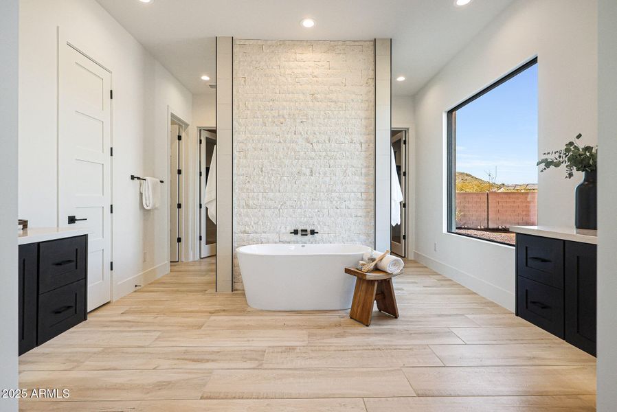 Model Home B (80) Owner's Bath