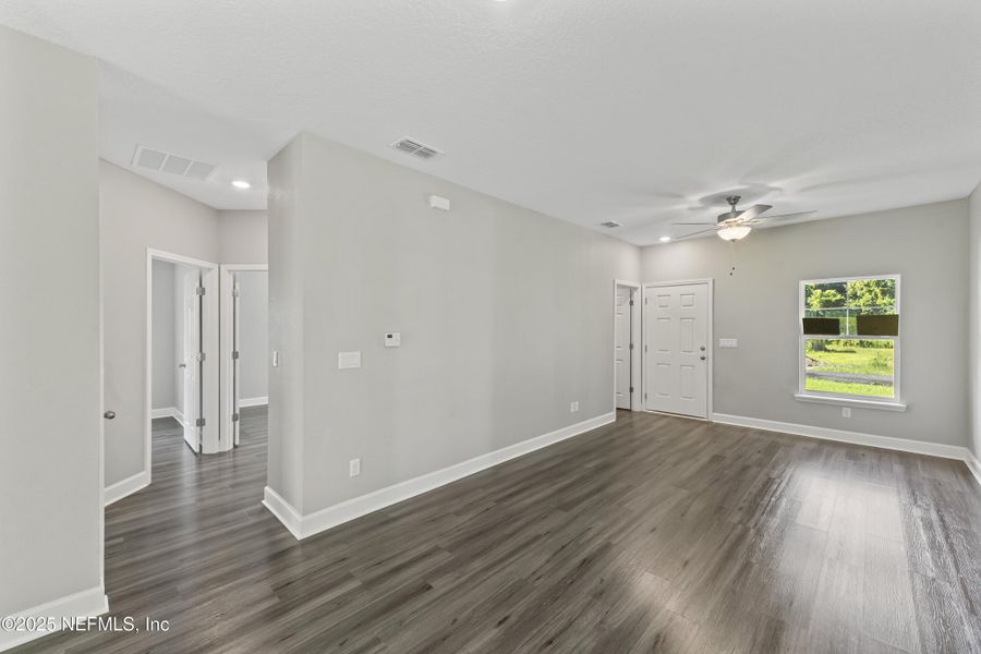 Spacious, unfurnished interior of a new home in , Jacksonville (Image 16).