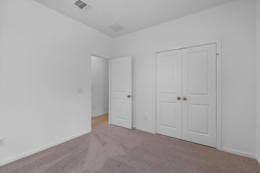 Spacious, unfurnished interior of a new home in Stokesbury, Waller (Image 8).