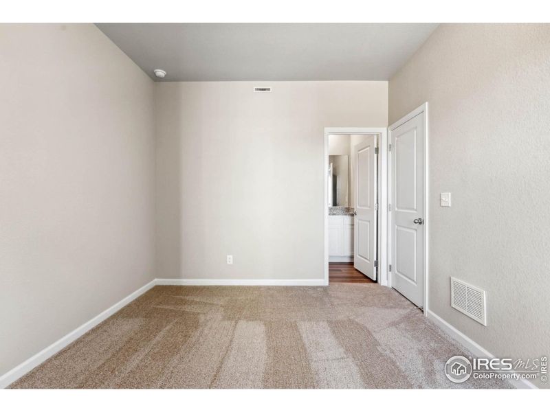 Spacious, unfurnished interior of a new home in Hidden Creek, Frederick (Image 9).