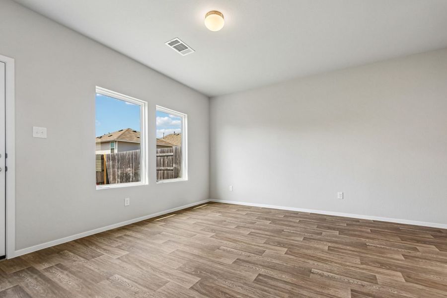 Spacious, unfurnished interior of a new home in Hymeadow, San Marcos (Image 15).