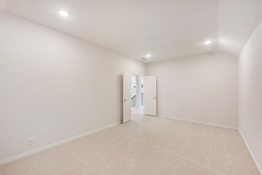 Spacious, unfurnished interior of a new home in Wildflower Ranch 60-65, Fort Worth (Image 21). Spacious, unfurnished interior of a new home in Wildflower Ranch 60-65, Fort Worth (Image 21).