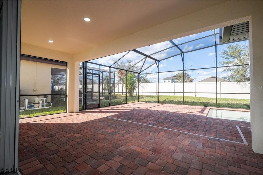 Exterior details and patio area of a home in , Haines City (Image 27).
