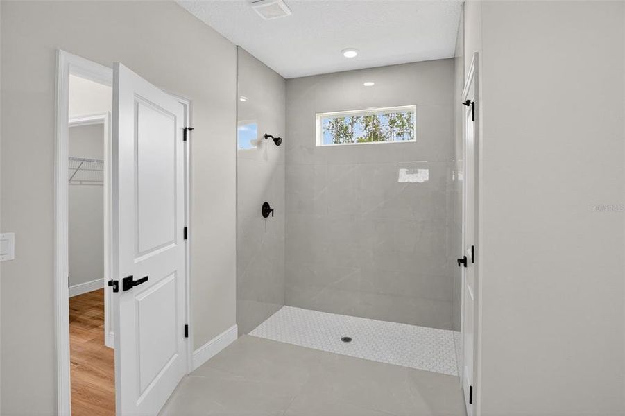 Spacious, unfurnished interior of a new home in , Citrus Springs (Image 15).