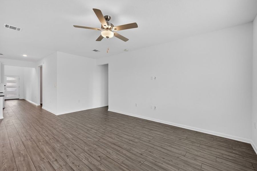 Spacious, unfurnished interior of a new home in Lisso, Pflugerville (Image 10). Spacious, unfurnished interior of a new home in Lisso, Pflugerville (Image 10).