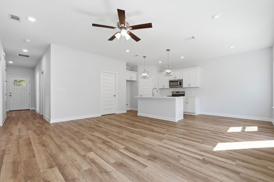 Spacious, unfurnished interior of a new home in , Crestview (Image 41).